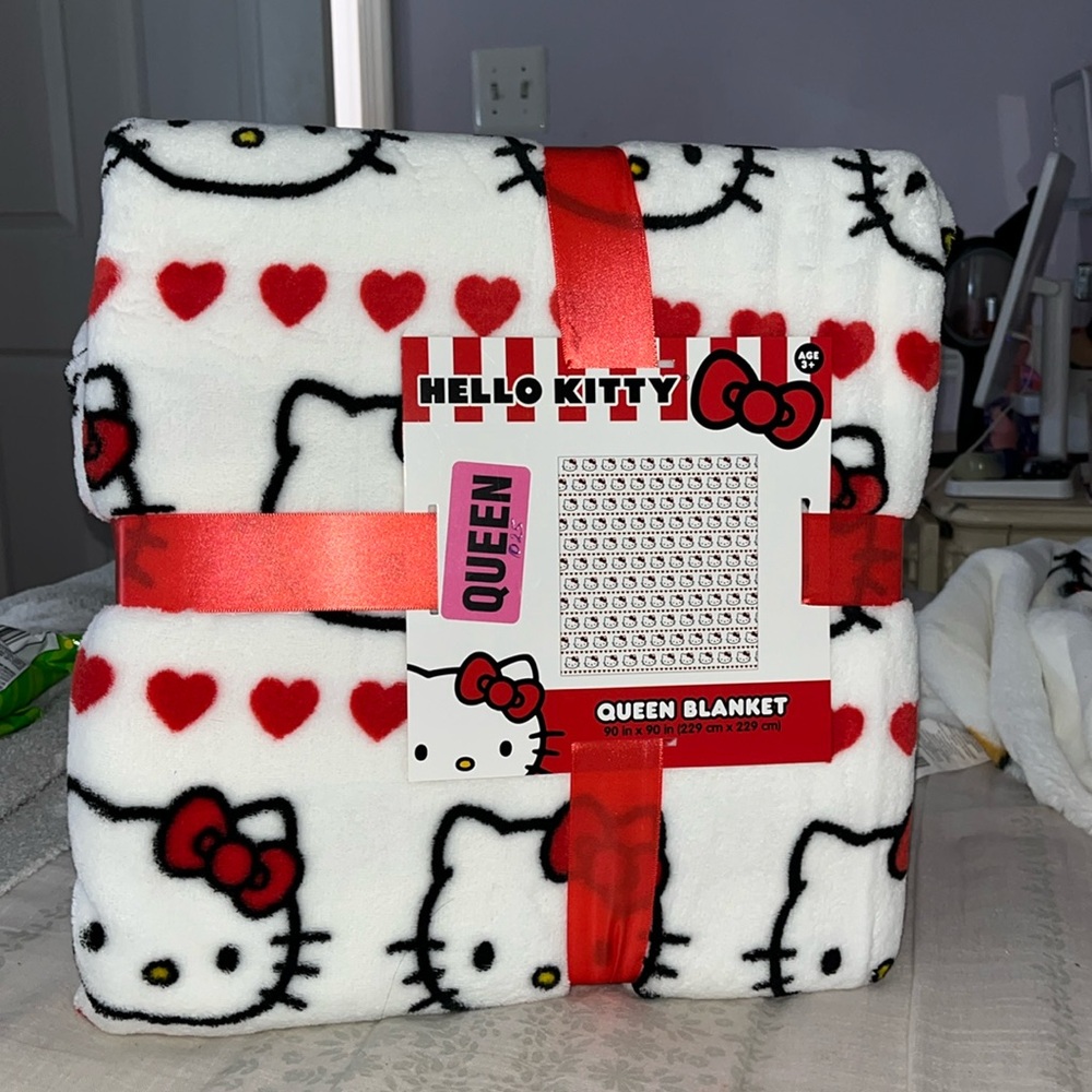 Hello kitty Valentines Blanket
